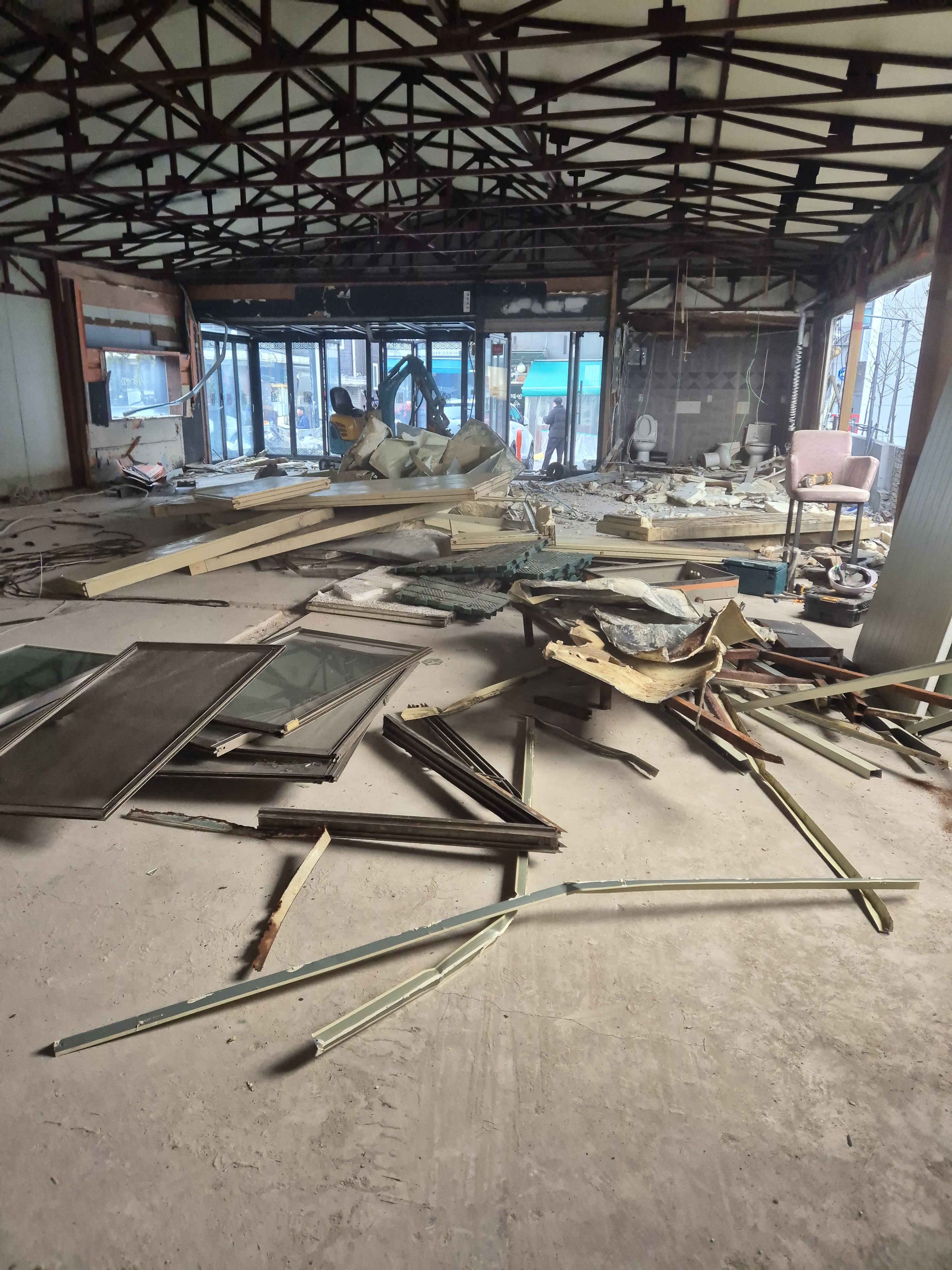 안전한 철거 작업 현장 6